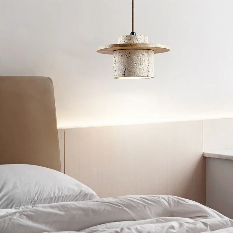 Plafonnier LED suspendu en pierre travertin et en bois naturel - Altara